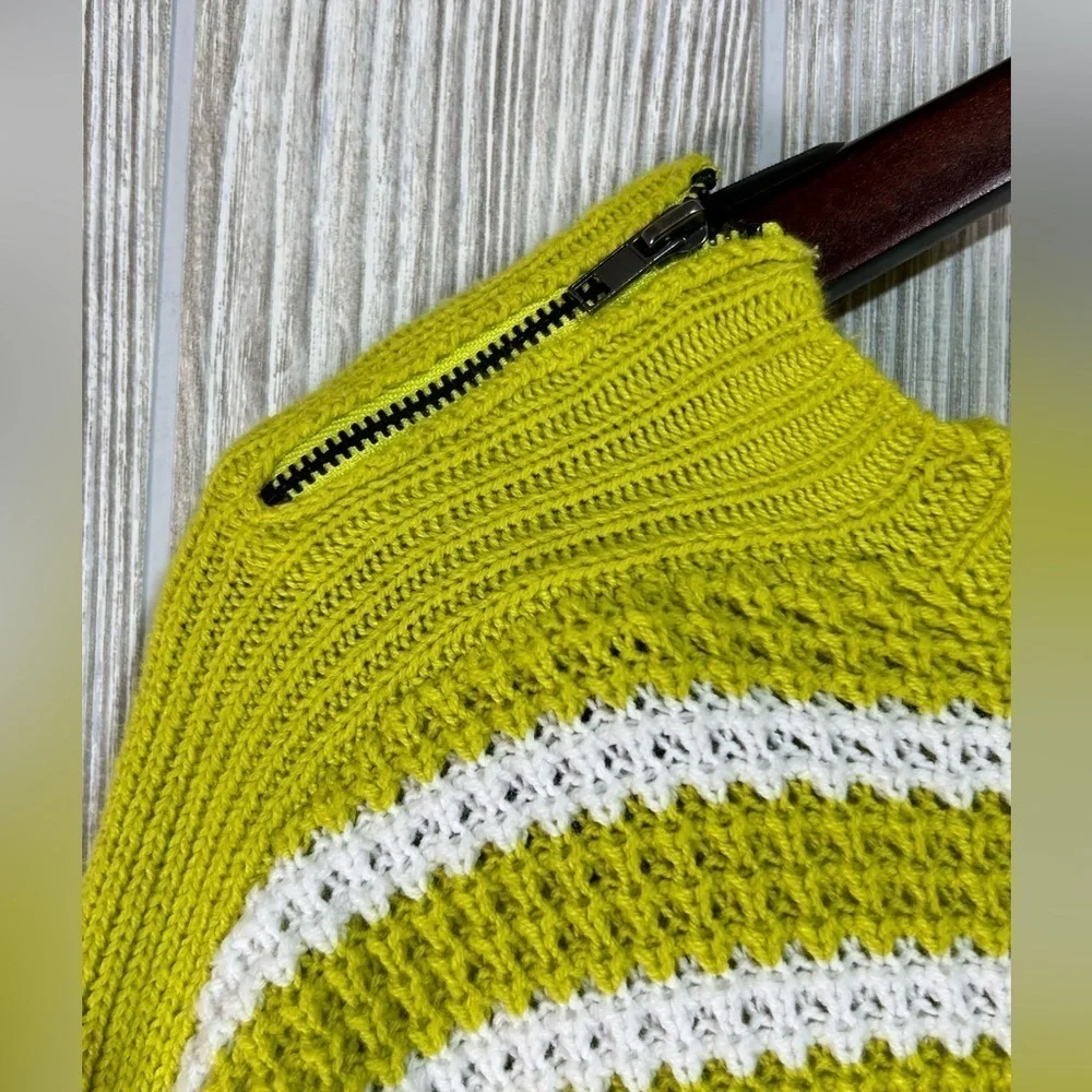 Romeo & Juliet Couture Scoop Neck Knit Green White Stripped Sweater Size M